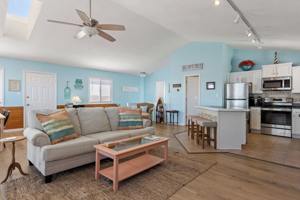 KDN2200: Coasties Ocean Breeze | Top Level Living Area