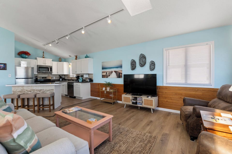 KDN2200: Coasties Ocean Breeze | Top Level Living Area