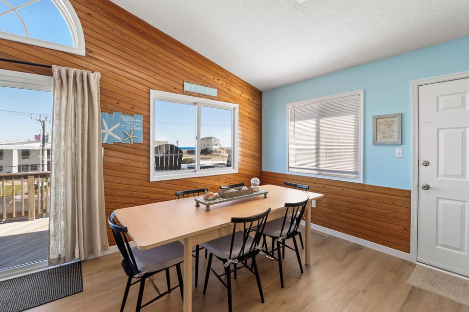 KDN2200: Coasties Ocean Breeze | Top Level Dining Area