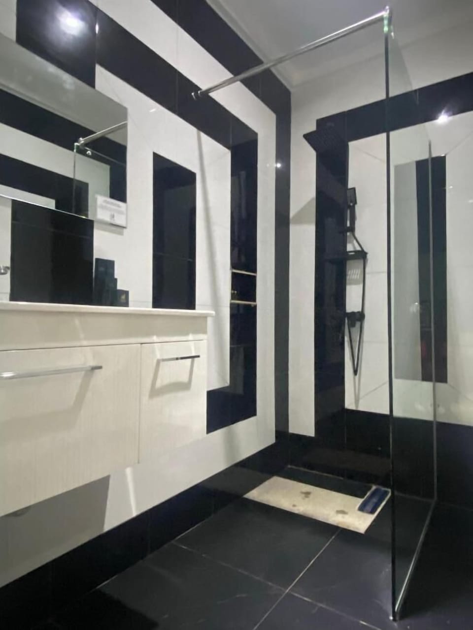 Shower, towels