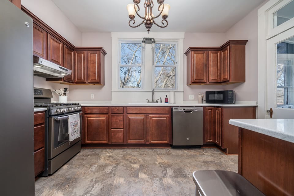 Well appointed kitchen with plenty of room!