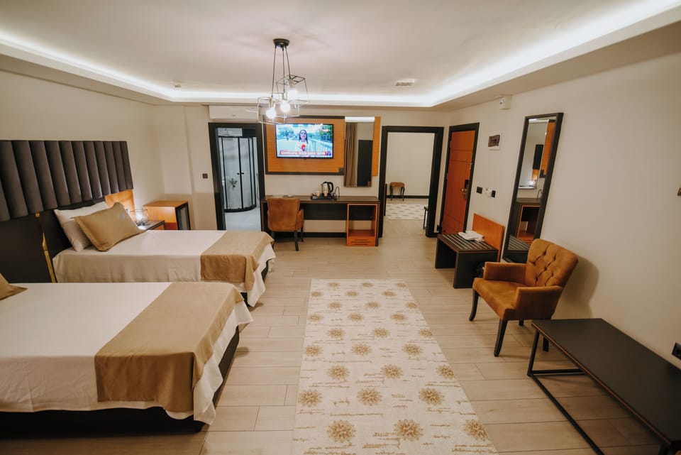 Comfort Room, 2 Bedrooms | Individually decorated, individually furnished, desk, laptop workspace
