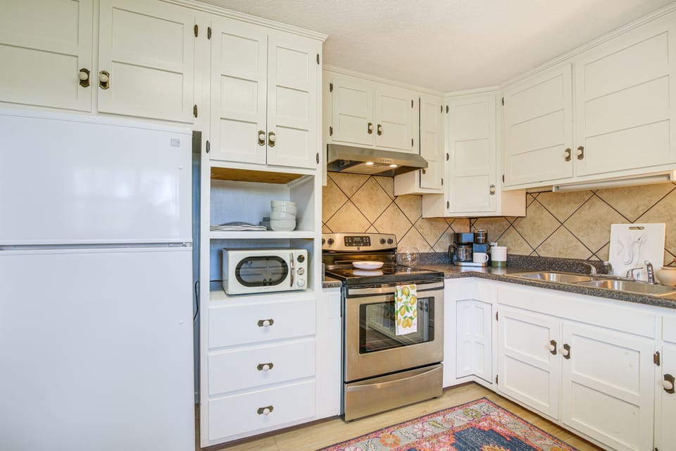 Kitchen | Dishwasher | Dishware + Flatware