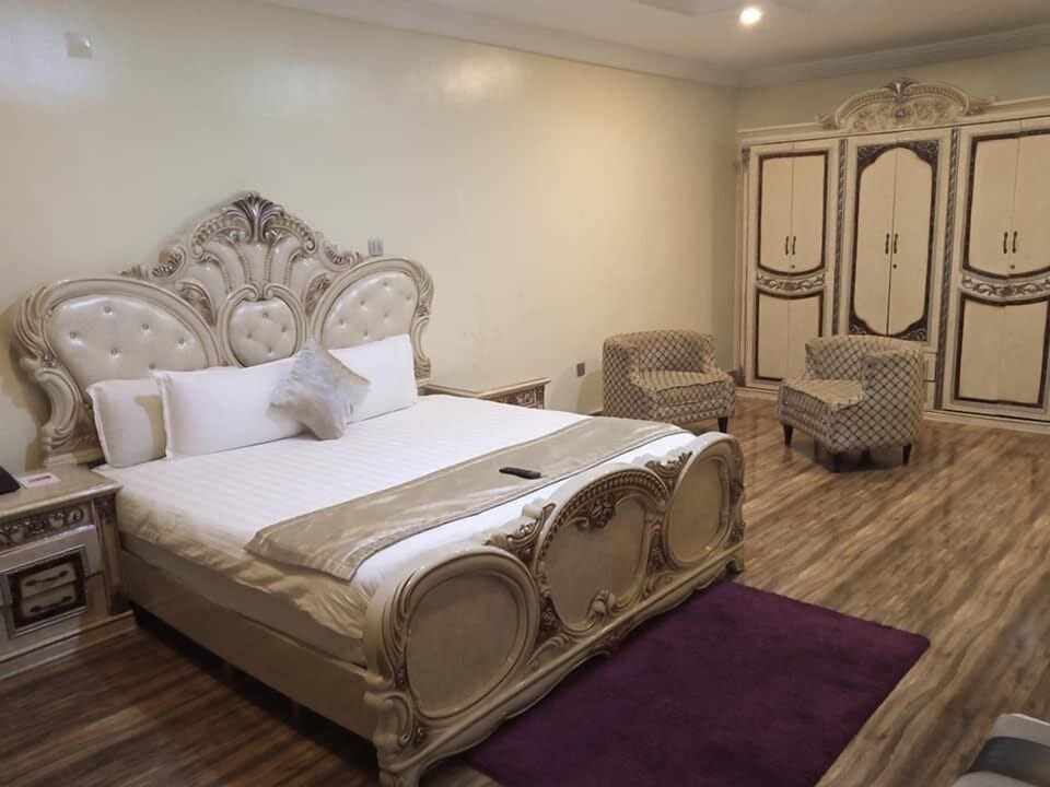 Elite Room | Soundproofing, free WiFi