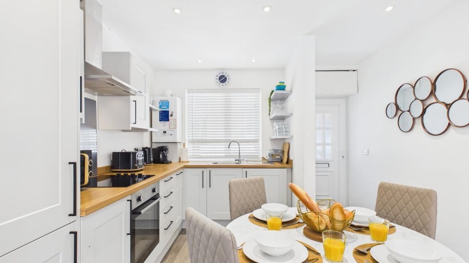 Luxurious Apartment Charlton Mews - 2 Bed - Tenby (29275)