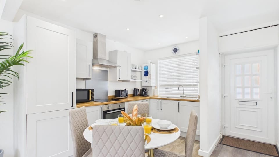 Luxurious Apartment Charlton Mews - 2 Bed - Tenby (29273)