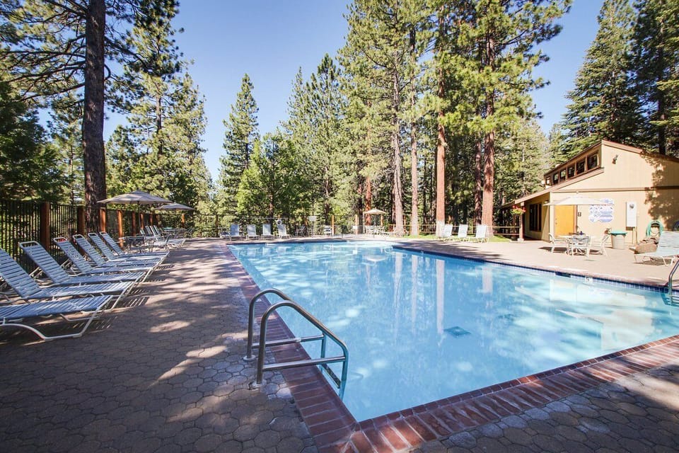 Common area Pool
