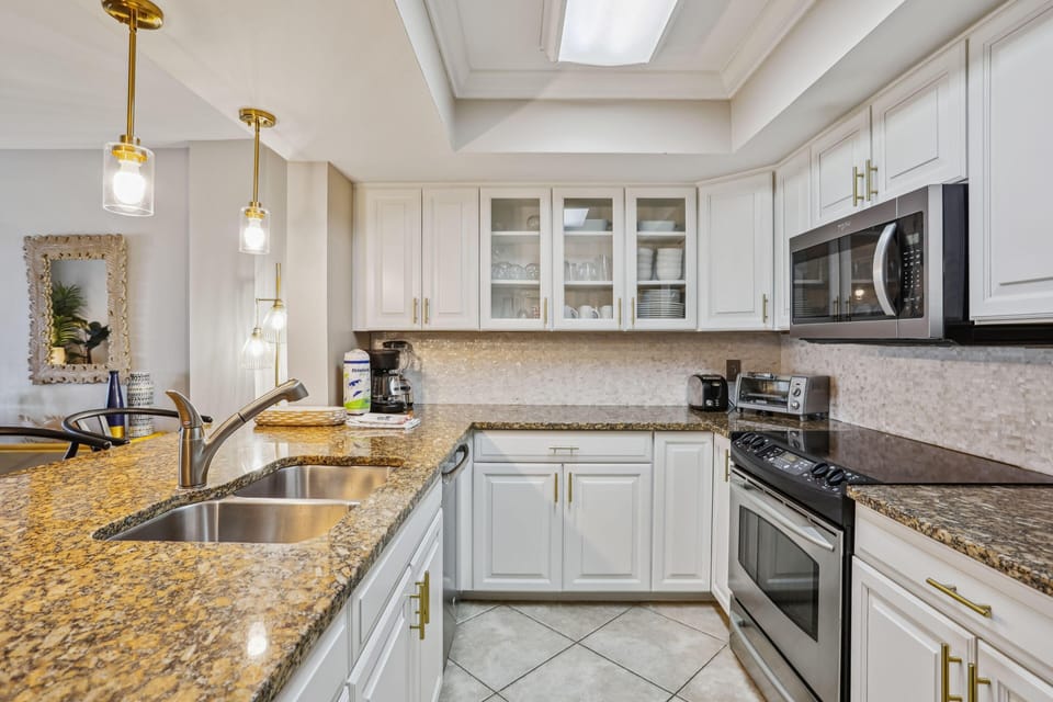 Condo, Multiple Beds (Arena De Madeira 502- Premier) | Private kitchen | Oven, toaster