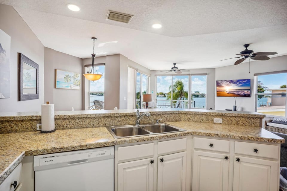 Condo, 1 King Bed (Amadeus 5) | Private kitchen | Oven, toaster