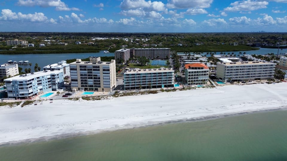 Condo, 1 King Bed with Sofa bed (Bayshore Yacht & Tennis 216) | Exterior