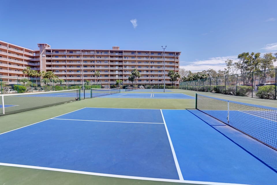 Bayshore Yacht & Tennis 314 Apartment in Indian Shores