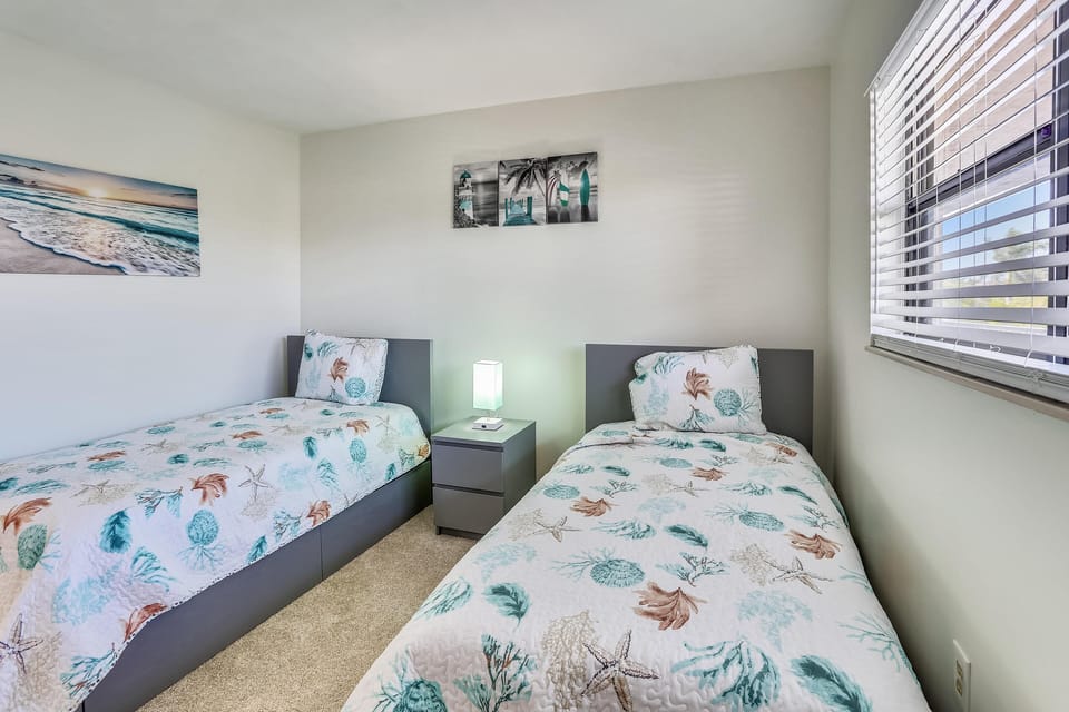 Condo, 1 Queen Bed with Sofa bed (Bayshore Yacht & Tennis 314) | 2 bedrooms, WiFi