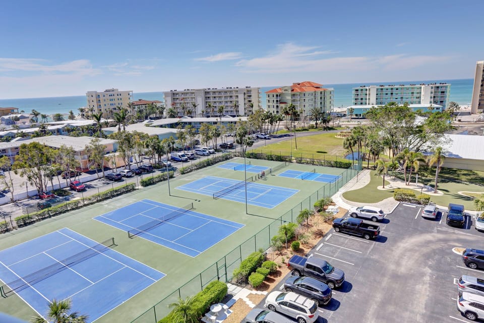 Bayshore Yacht & Tennis 314 Apartment in Indian Shores