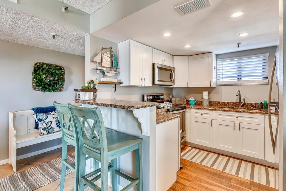 Condo, 1 King Bed with Sofa bed (Caprice 401) | Private kitchen | Oven, toaster