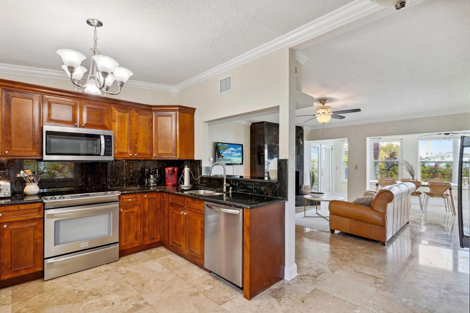House, Multiple Beds (Coconut Paradise) | Private kitchen | Oven, toaster