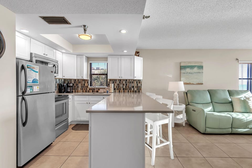 Condo, 1 King Bed (Emerald Isle 101) | Private kitchen | Oven, toaster