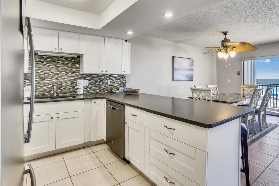 Condo, Multiple Beds (Emerald Isle 103) | Private kitchen | Oven, toaster