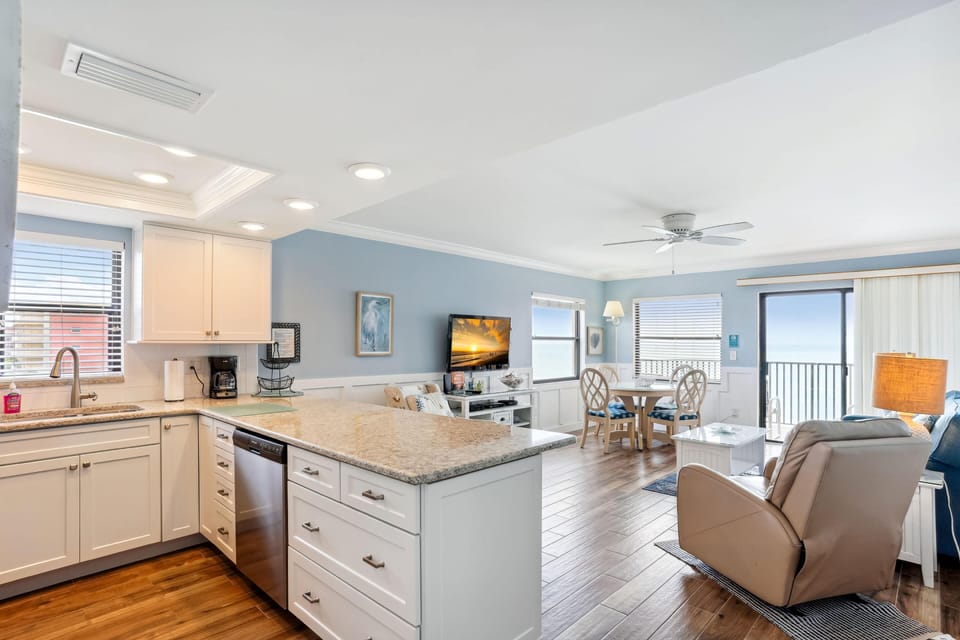 Condo, 1 King Bed (Emerald Isle 401 - Premier) | Interior