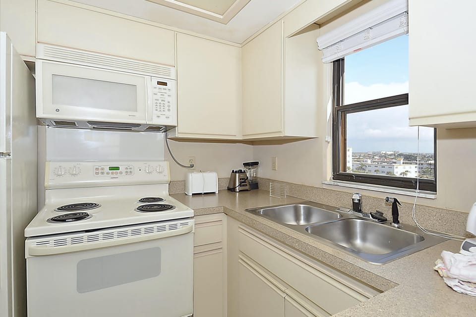 Condo, 1 King Bed (Emerald Isle 601) | Private kitchen | Oven, toaster