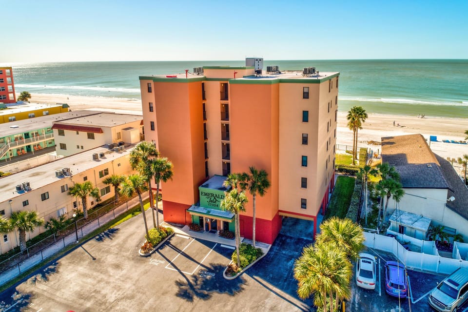 Condo, 1 King Bed (Emerald Isle 601) | Exterior