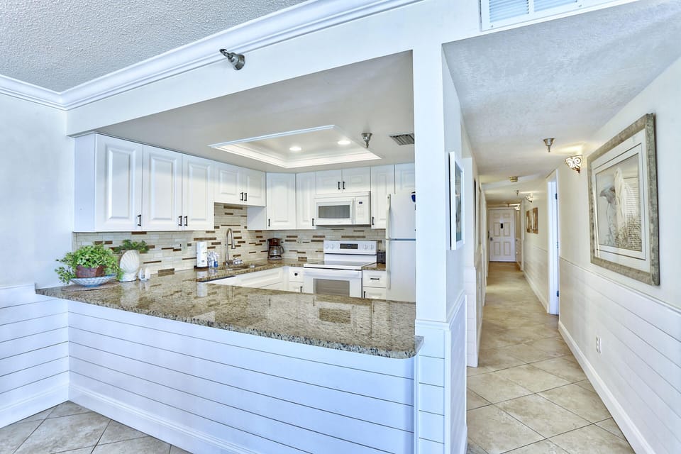 Condo, Multiple Beds (Emerald Isle 602) | Private kitchen | Oven, toaster