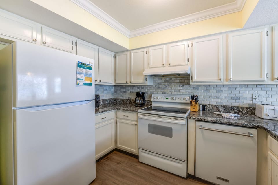 House, Multiple Beds (Gulfside Villas 3) | Private kitchen | Oven, toaster