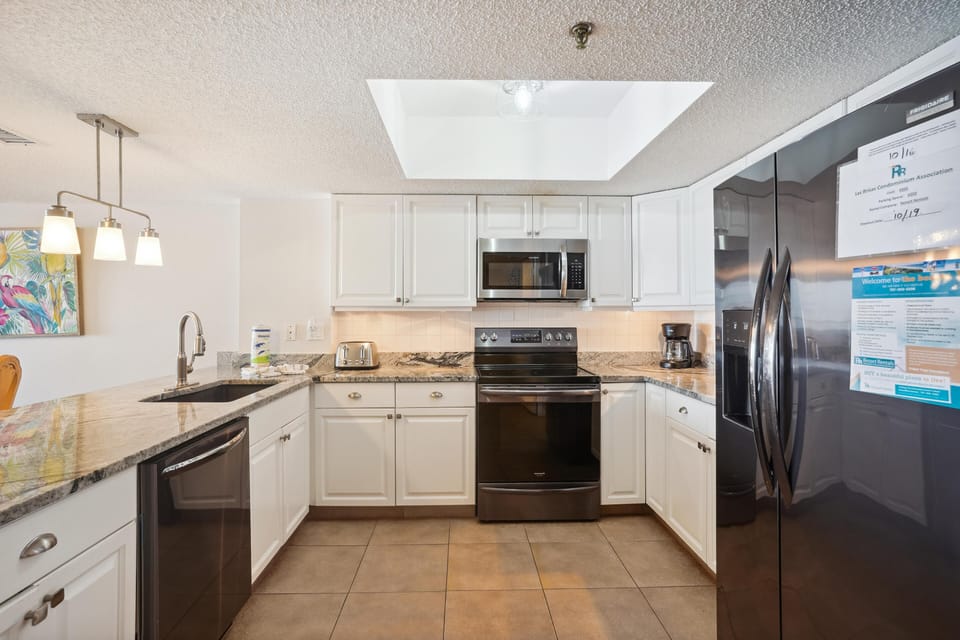 Condo, Multiple Beds (Las Brisas 202) | Private kitchen | Oven