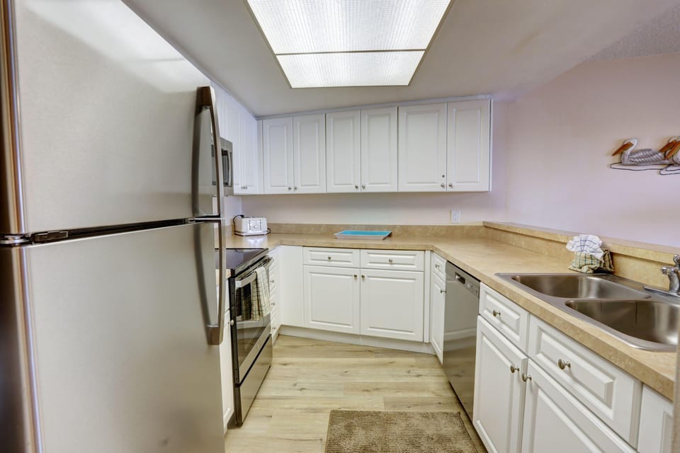 Condo, 1 King Bed with Sofa bed (Land's End 1-202 Bay Front) | Private kitchen | Oven, toaster