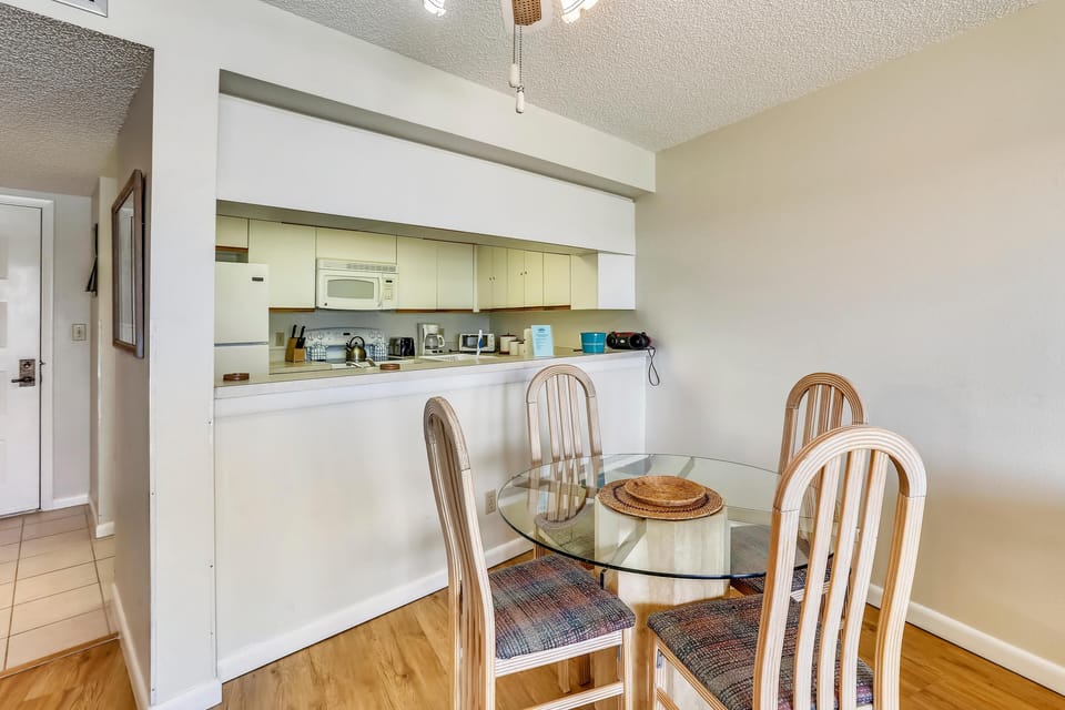 Condo, 1 King Bed with Sofa bed (Land's End 1-204 Bay Front) | Dining