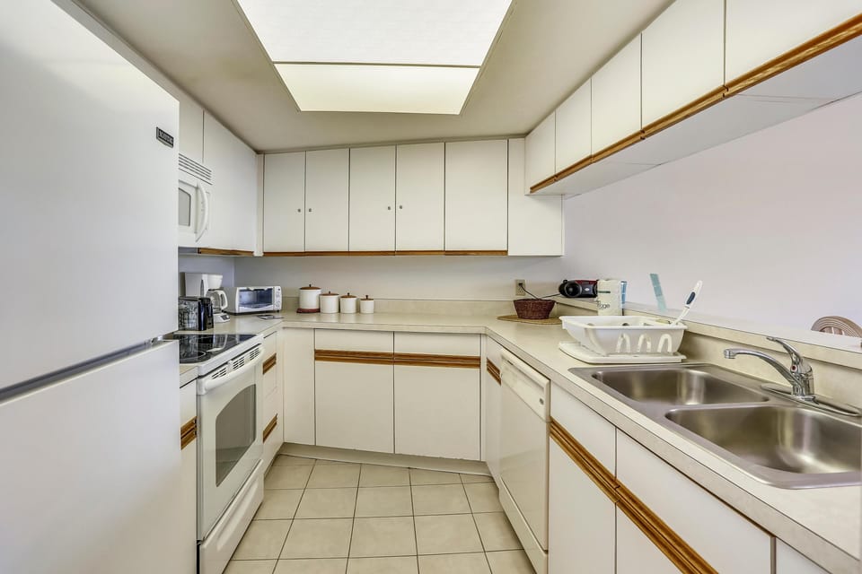 Condo, 1 King Bed with Sofa bed (Land's End 1-204 Bay Front) | Private kitchen | Oven, toaster