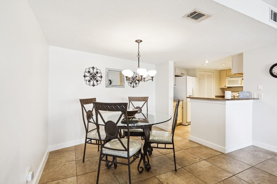 Condo, 1 King Bed (Land's End 1-208 Bay Front - Premier) | Dining