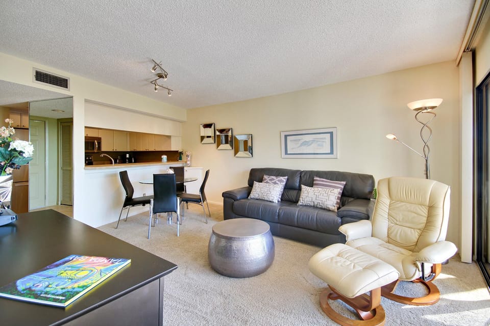 Condo, 1 King Bed (Land's End 1-301 Gulf View - Premier) | Living area | TV
