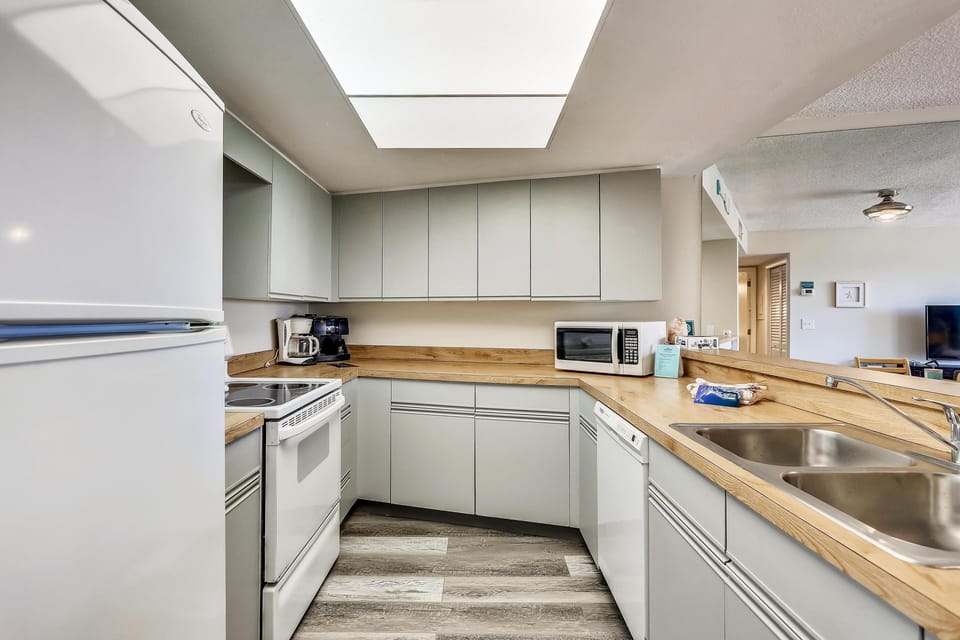 Condo, 1 King Bed with Sofa bed (Land's End 1-303 Gulf View) | Private kitchen | Oven, toaster
