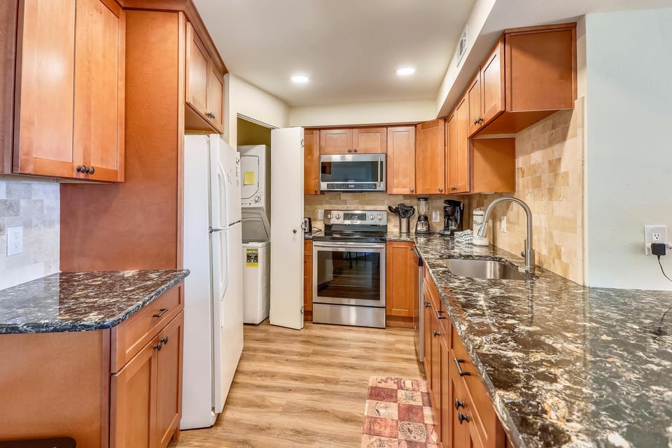 Condo, 1 King Bed (Land's End 1-405 Gulf View - Premier) | Private kitchen | Oven, toaster