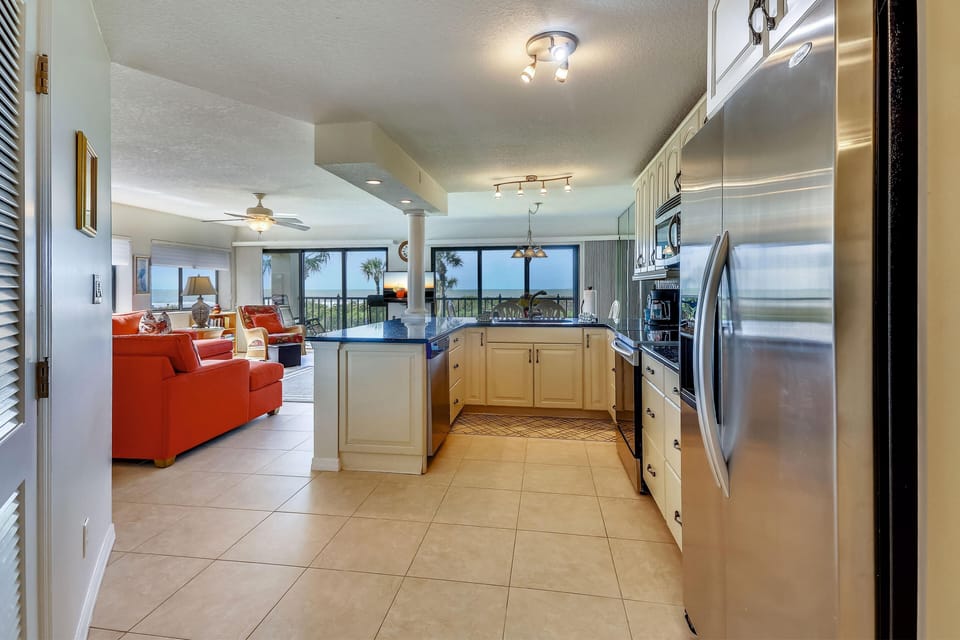 Condo, 1 King Bed (Land's End 10-201 Beach Front - Premi) | Private kitchen | Oven, toaster