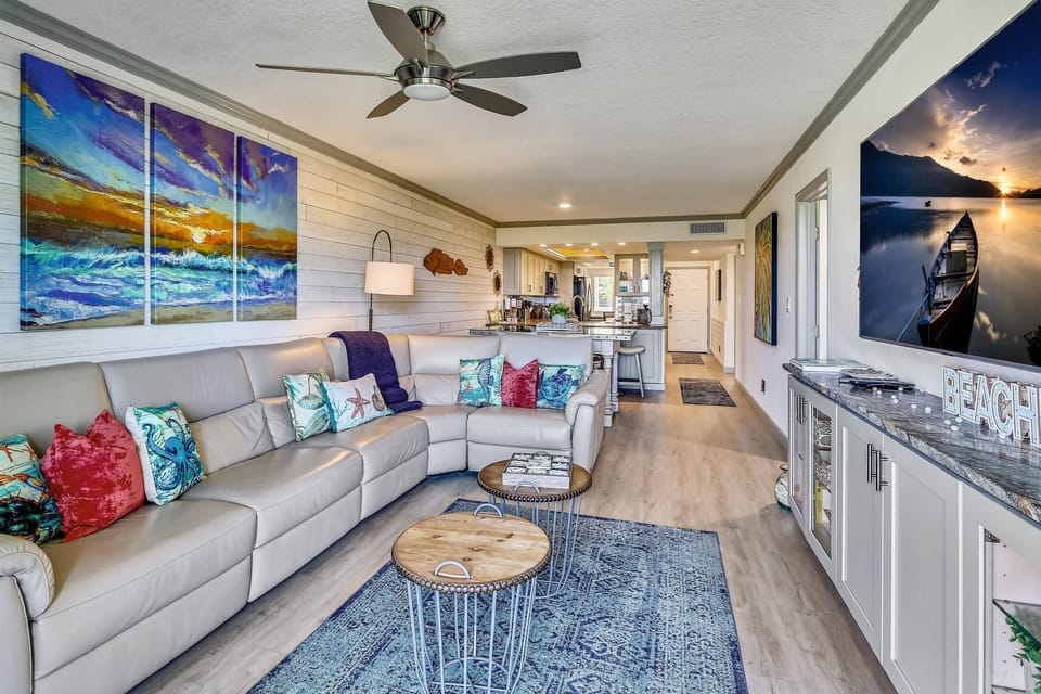 Condo, 1 King Bed (Land's End 10-202 Beach Front - Premi) | Living area | TV
