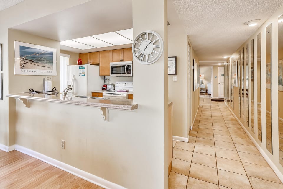 Condo, 1 King Bed (Land's End 10-205 Beach Front) | Private kitchen | Oven, toaster