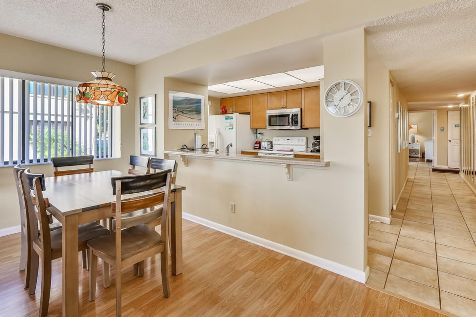 Condo, 1 King Bed (Land's End 10-205 Beach Front) | Dining