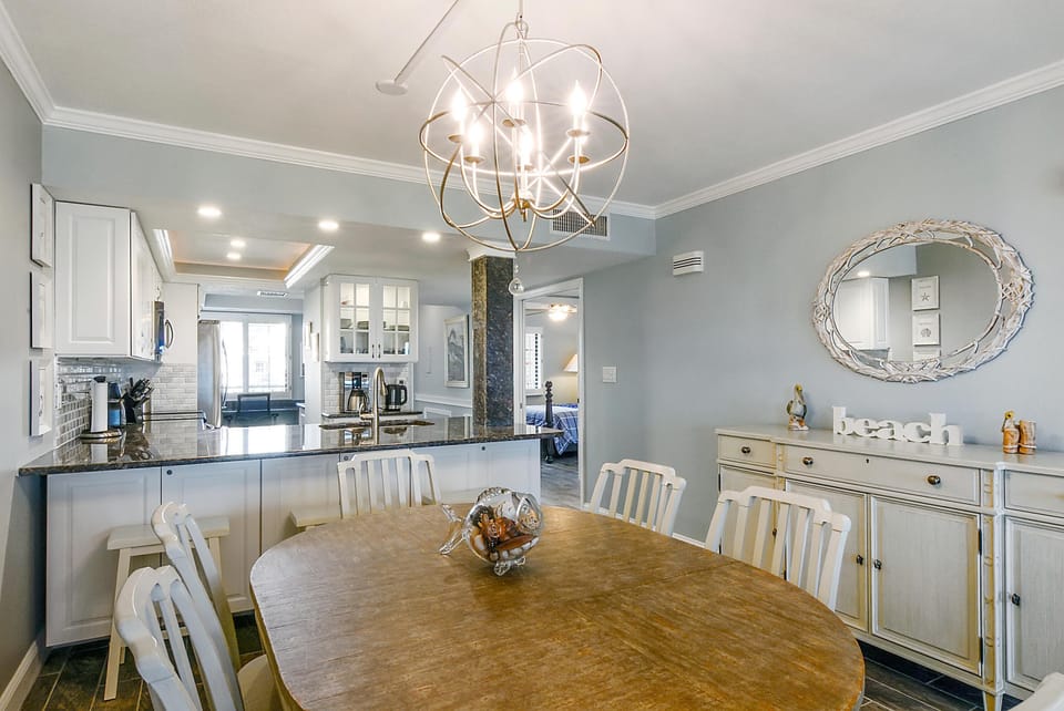 Condo, 1 King Bed (Land's End 10-302 Beach Front - Premi) | Dining