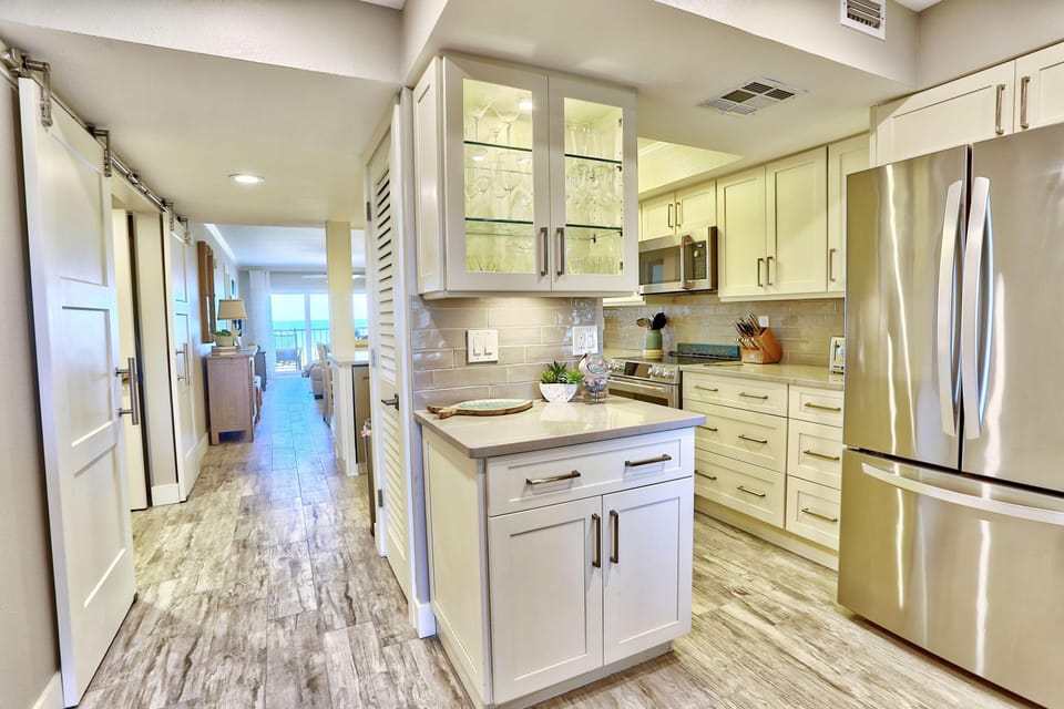 Condo, Multiple Beds (Land's End 10-304 Beach Front - Premi) | Private kitchen | Oven, toaster