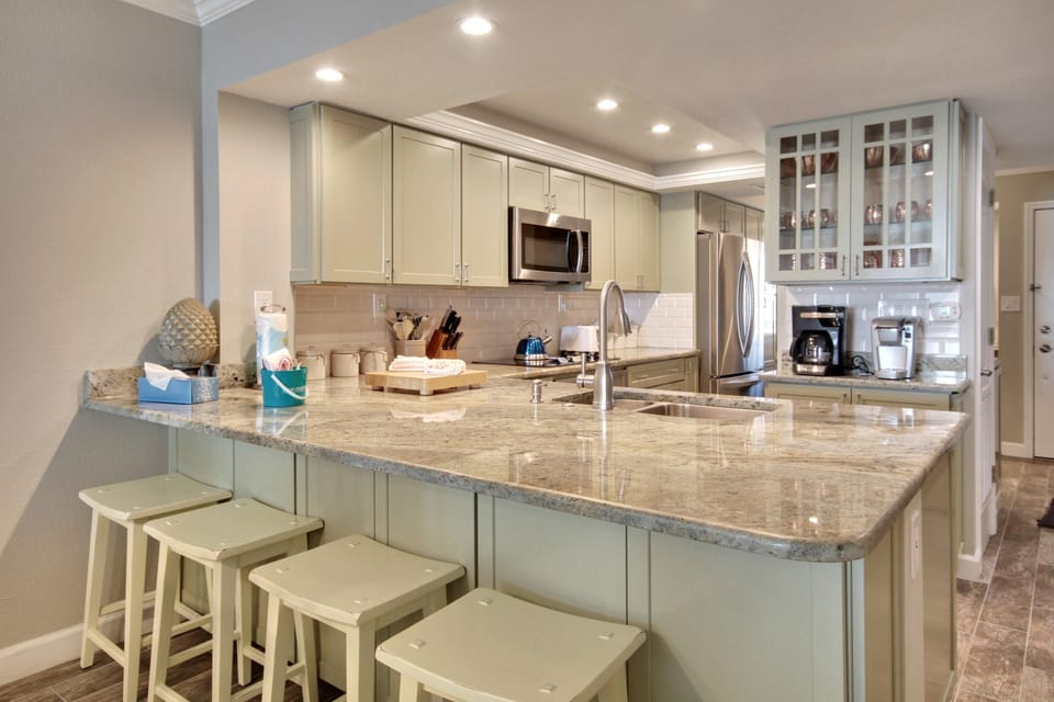 Condo, Multiple Beds (Land's End 10-402 Beach Front - Premi) | Private kitchen | Oven, toaster