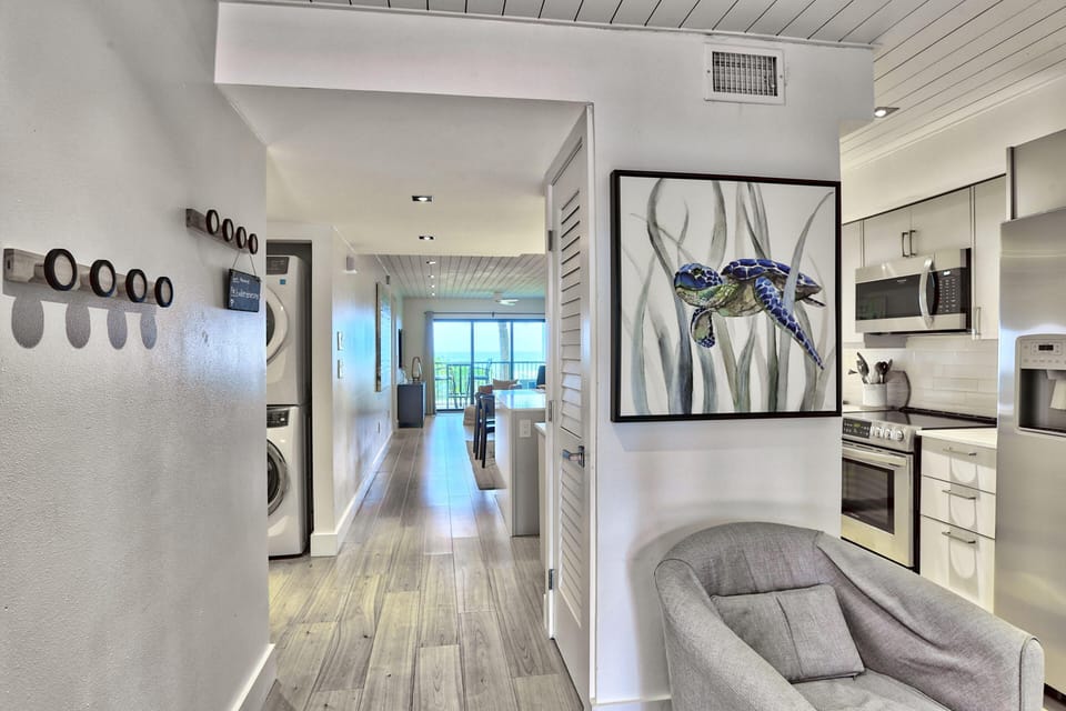Condo, Multiple Beds (Land's End 11-203 Beach Front - Premi) | Interior