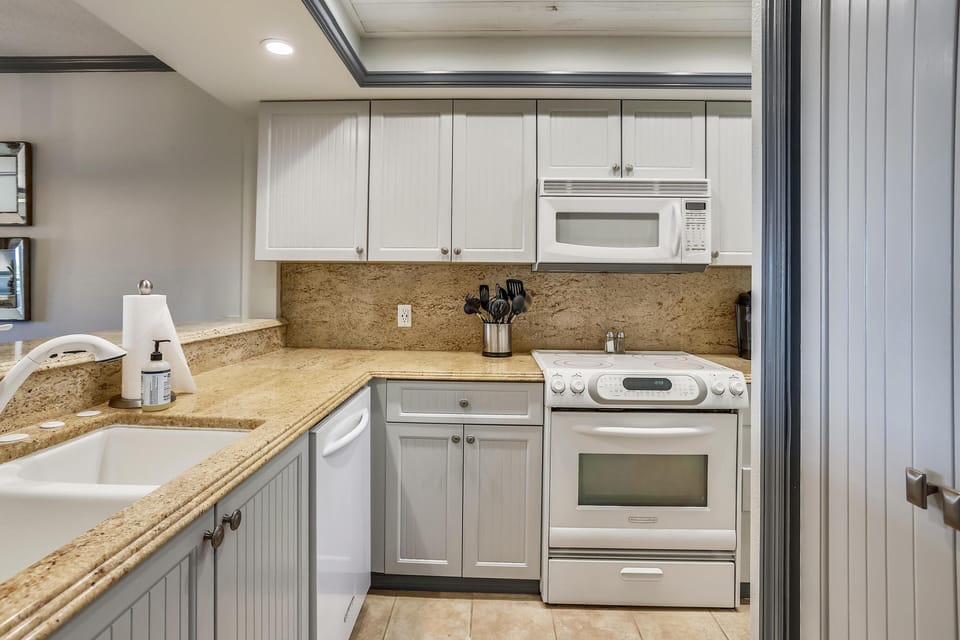 Condo, 1 King Bed with Sofa bed (Land's End 11-204 Beach Front) | Private kitchen | Oven, toaster