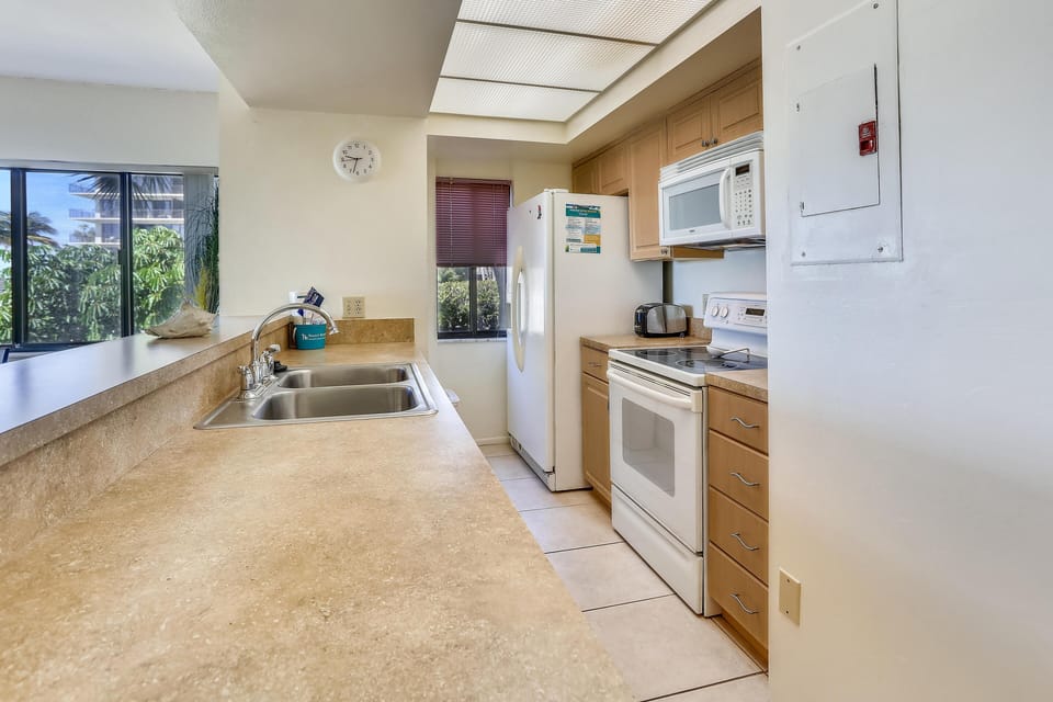 Condo, 1 King Bed with Sofa bed (Land's End 11-207 Beach Front) | Private kitchen