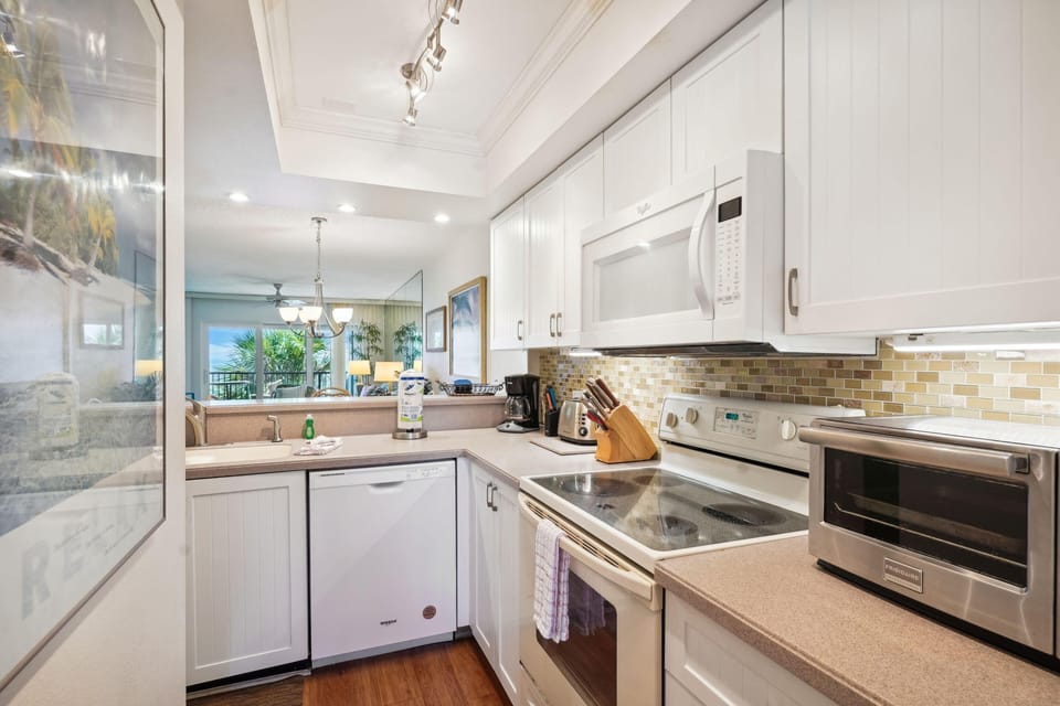 Condo, 1 King Bed (Land's End 11-304 Beach Front) | Private kitchen | Oven, toaster
