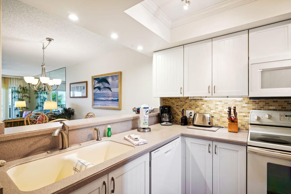 Condo, 1 King Bed (Land's End 11-304 Beach Front) | Private kitchen | Oven, toaster