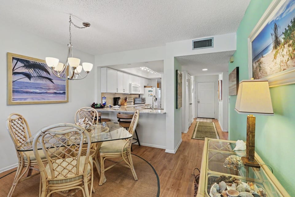 Condo, 1 King Bed (Land's End 11-304 Beach Front) | Dining