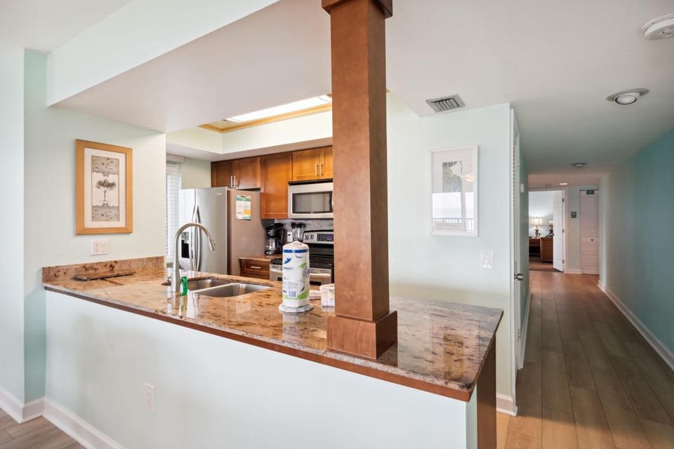 Condo, 1 King Bed with Sofa bed (Land's End 11-307 Beach Front - Premi) | Private kitchen | Oven, toaster