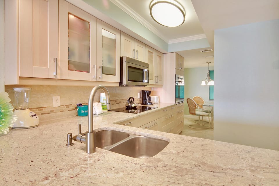Condo, 1 King Bed (Land's End 11-406 Beach Front - Premi) | Private kitchen | Oven, toaster