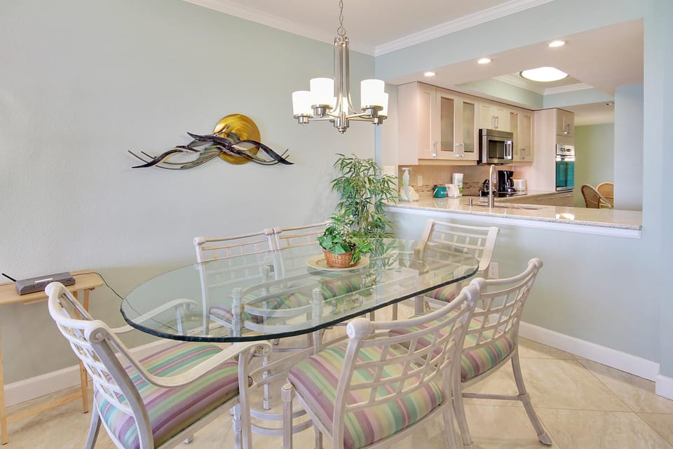 Condo, 1 King Bed (Land's End 11-406 Beach Front - Premi) | Dining